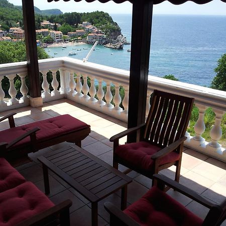 Villa Sara Guesthouse スヴェティ・ステファン エクステリア 写真