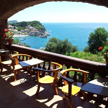 Villa Sara Guesthouse スヴェティ・ステファン エクステリア 写真