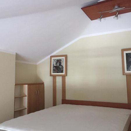 Villa Sara Guesthouse スヴェティ・ステファン 部屋 写真