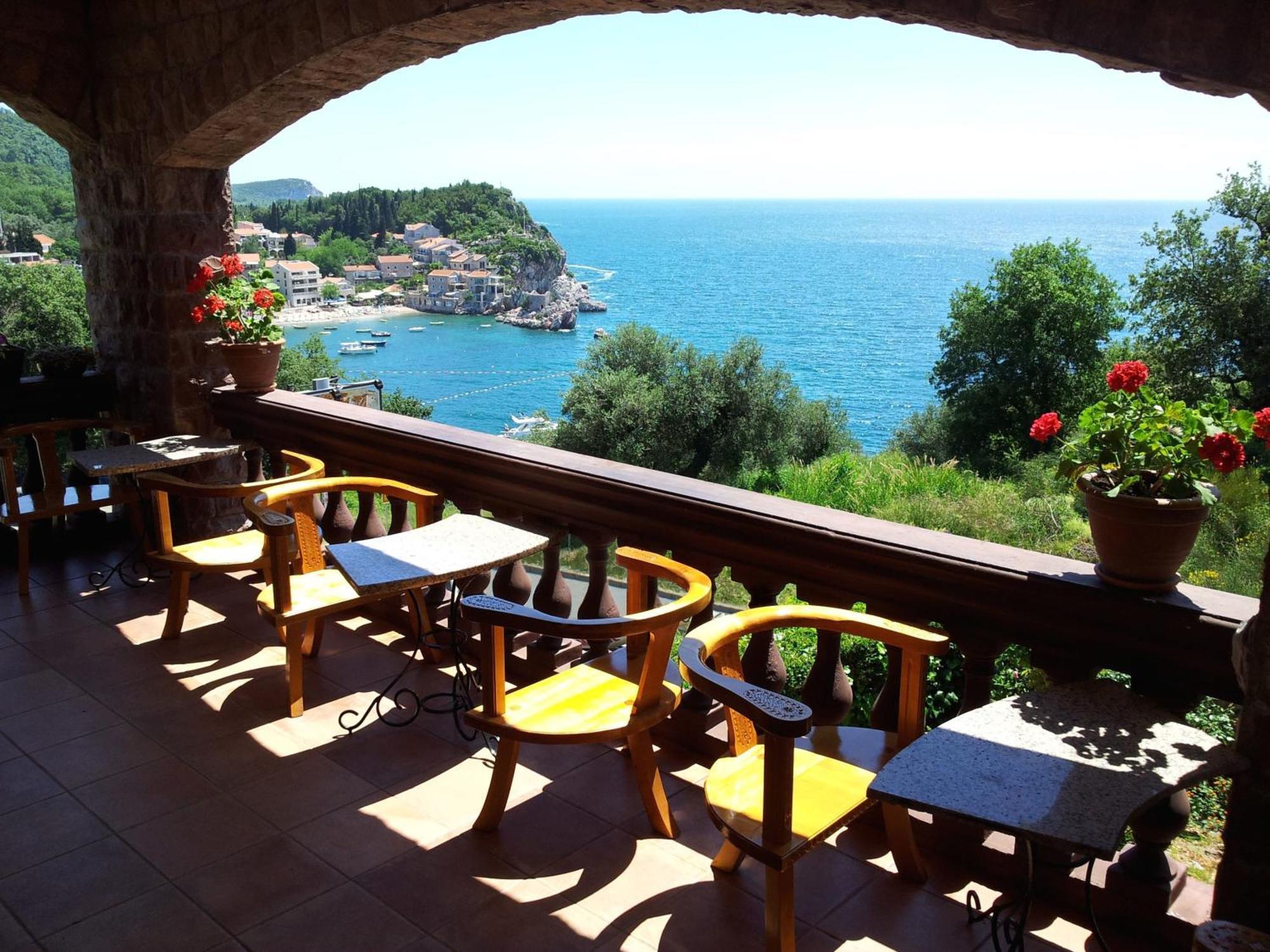 Villa Sara Guesthouse スヴェティ・ステファン エクステリア 写真