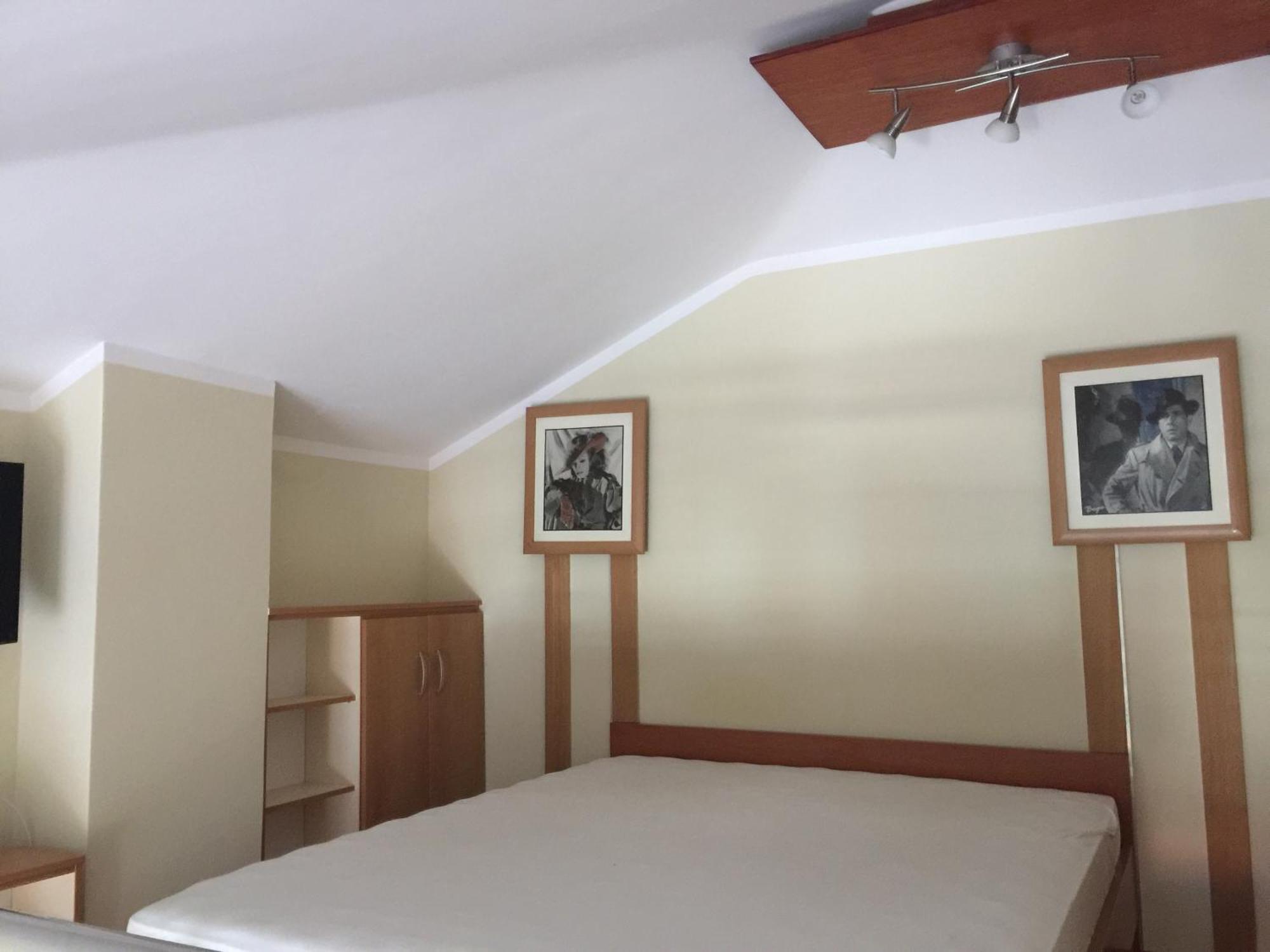 Villa Sara Guesthouse スヴェティ・ステファン 部屋 写真
