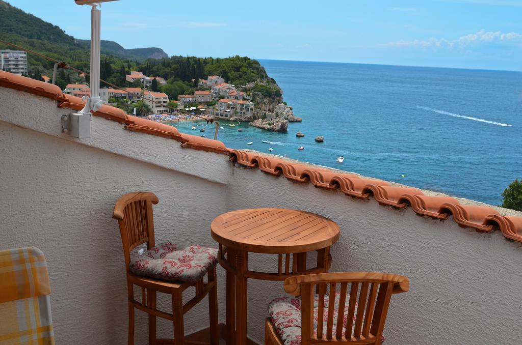 Villa Sara Guesthouse スヴェティ・ステファン エクステリア 写真