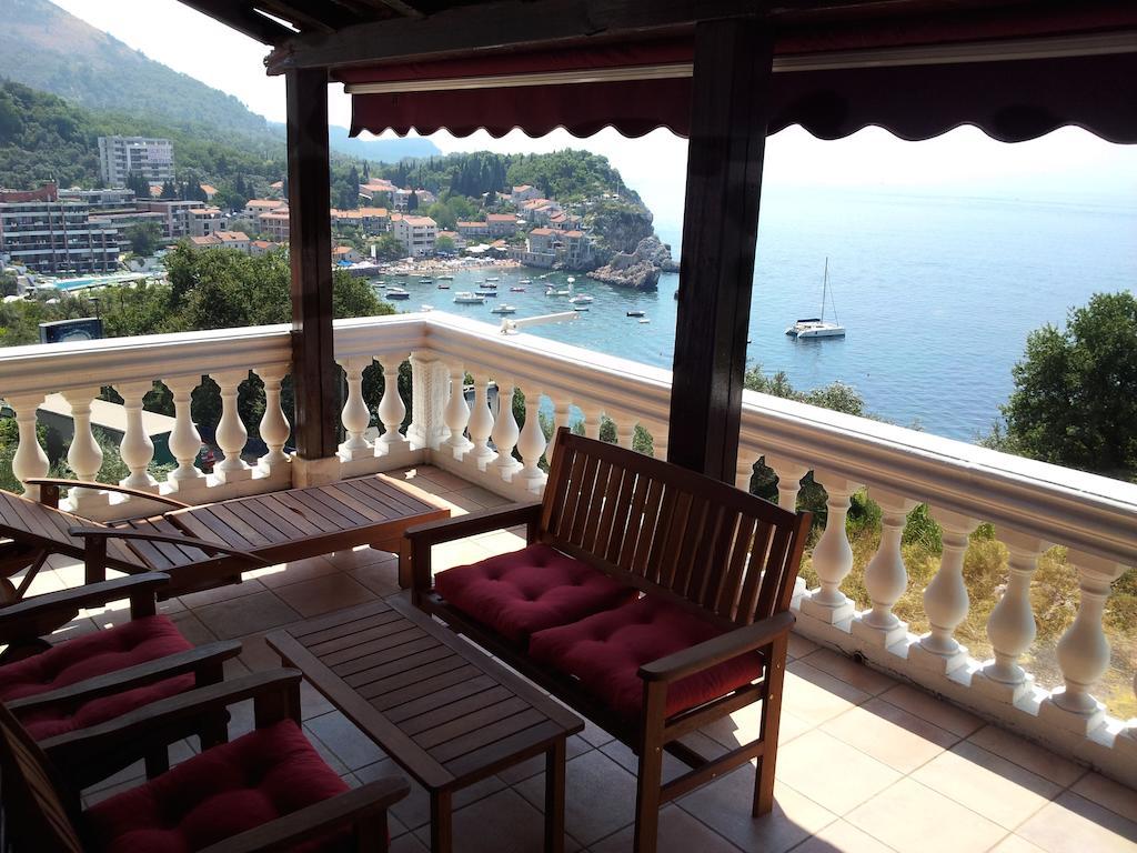 Villa Sara Guesthouse スヴェティ・ステファン エクステリア 写真