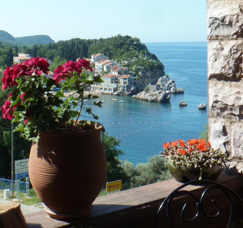 Villa Sara Guesthouse スヴェティ・ステファン エクステリア 写真