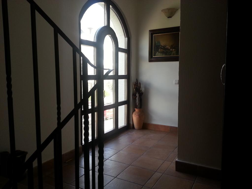 Villa Sara Guesthouse スヴェティ・ステファン エクステリア 写真