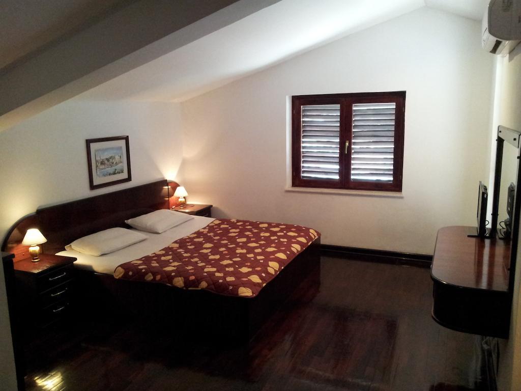 Villa Sara Guesthouse スヴェティ・ステファン 部屋 写真