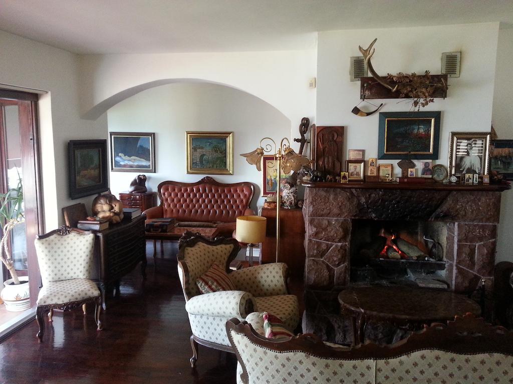 Villa Sara Guesthouse スヴェティ・ステファン エクステリア 写真