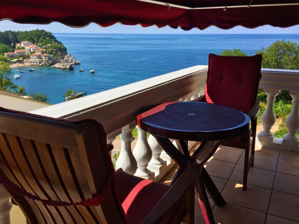Villa Sara Guesthouse スヴェティ・ステファン エクステリア 写真