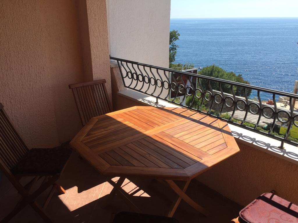 Villa Sara Guesthouse スヴェティ・ステファン 部屋 写真