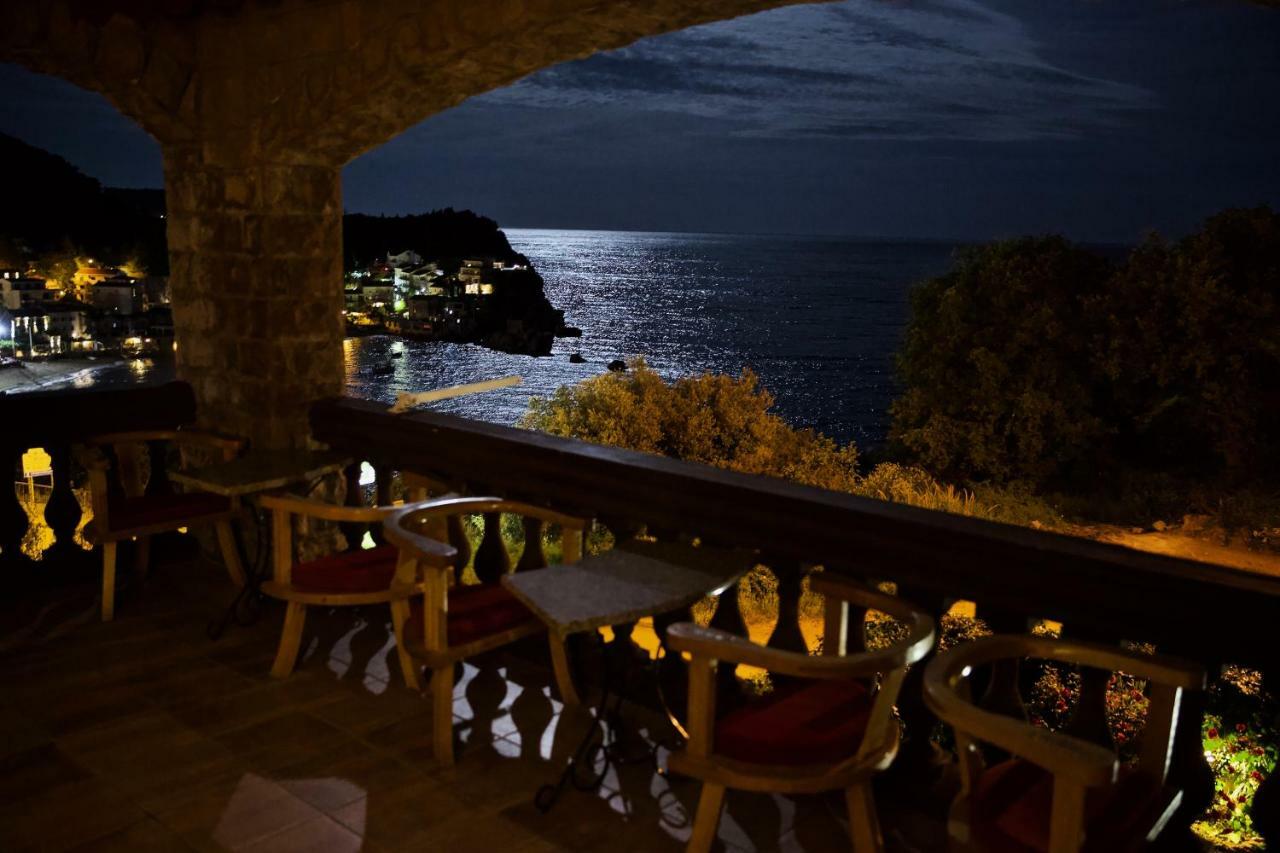 Villa Sara Guesthouse スヴェティ・ステファン エクステリア 写真